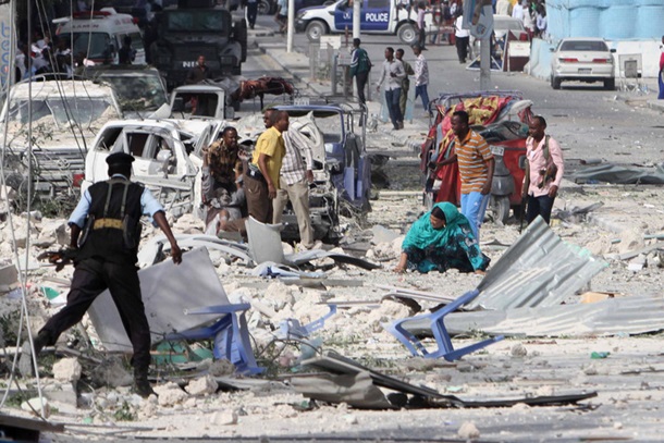Последствия теракта в Могадишо EPA