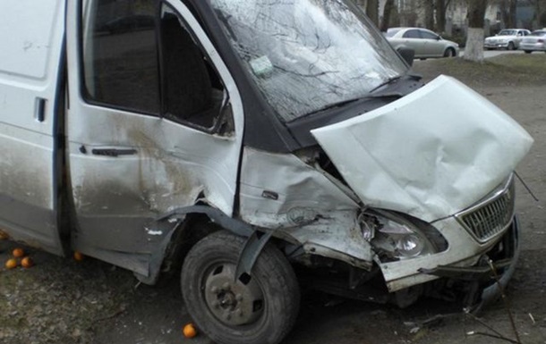 ДТП в Днепропетровске: 10 пассажиров автобуса Volkswagen получили травмы