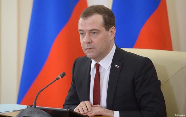 Медведев призвал как можно скорее навести порядок на валютном рынке