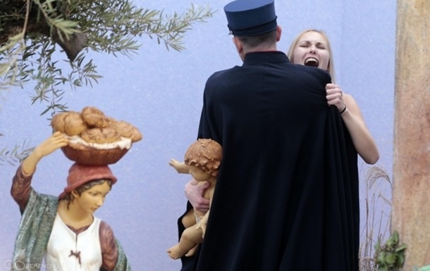 Femen отметились акцией в Ватикане на Рождество 