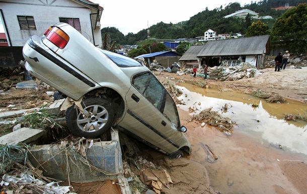 Наводнения в Малайзии: премьер прервал визит в США 