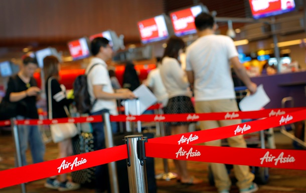 Поиски пропавшего авиалайнера Air Asia приостановлены