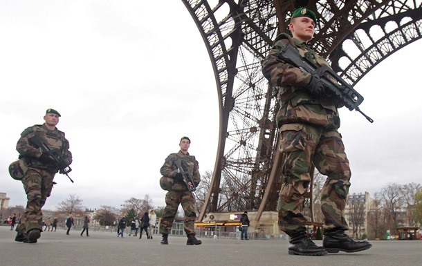 Франция будет привлекать резервистов для борьбы с террором