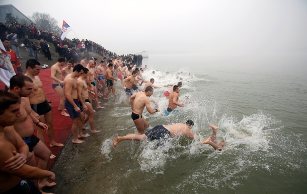 Крещение 2015: как ныряют православные всего мира