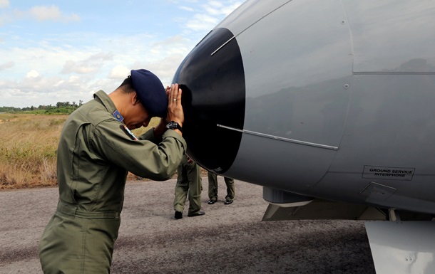 Спасатели Индонезии продолжат поиски жертв разбившегося самолета AirAsia