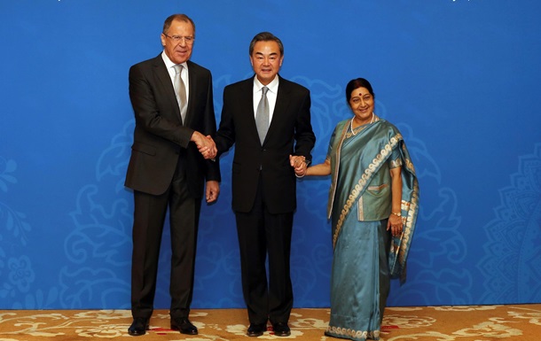 Россия, Индия и Китай призвали уменьшить роль США в МВФ