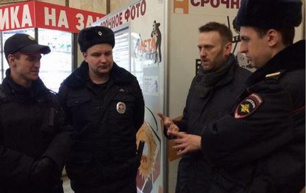 Навального задержали в метро
