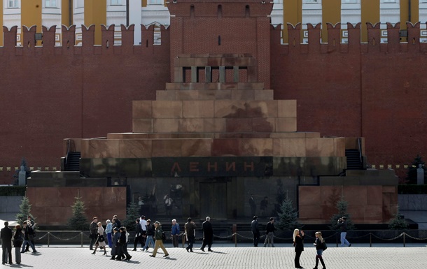 Мавзолей Ленина закрыли на два месяца