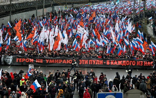 На шествии памяти Немцова в Москве задержаны более полусотни человек