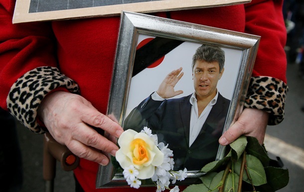 Похороны Немцова: Дурицкая не пойдет, а Навального не пускают