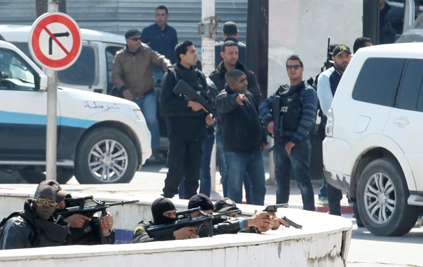 Нападение боевиков в Тунисе: 15 туристов погибли