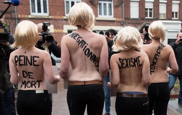 Femen устроили акцию против Марин Ле Пен в Париже