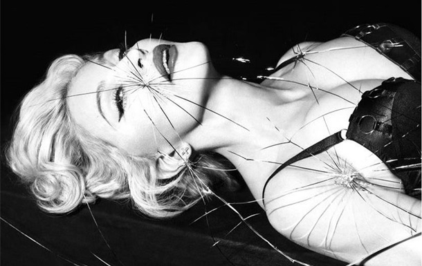 Мадонна протестует обнаженным телом против Instagram