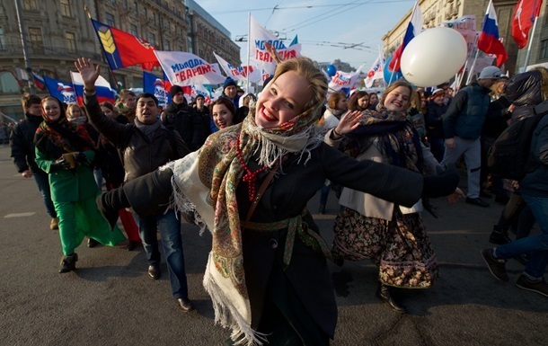 Россияне максимально счастливы и меньше думают об эмиграции - опрос