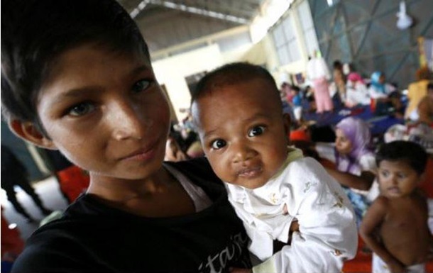 В Индонезии около 100 мигрантов убиты на судне из-за еды