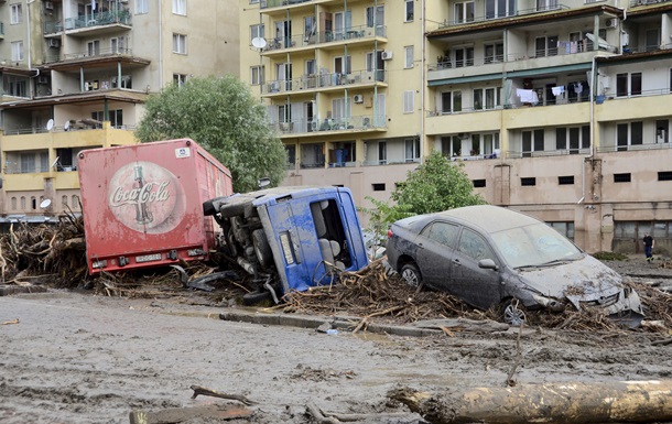 Наводнение в Тбилиси: 12 жертв, понедельник объявлен днем траура