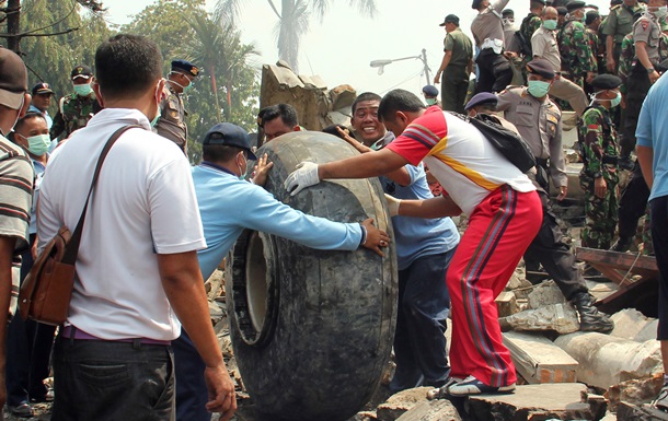 Авиакатастрофа в Индонезии: погибли все, кто был в самолете