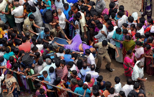 В Индии на религиозном фестивале задавили 27 человек