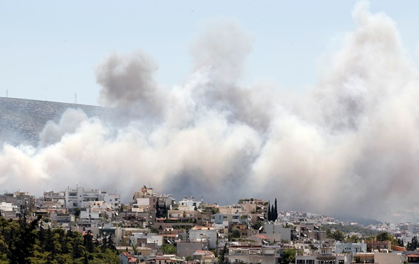 Грецию охватили масштабные лесные пожары
