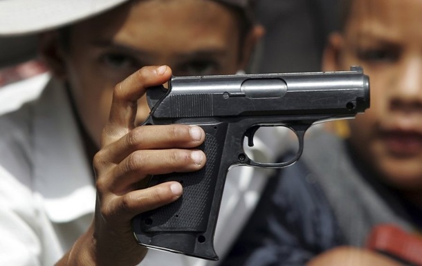 В Афганистане запретили продажу игрушечного оружия