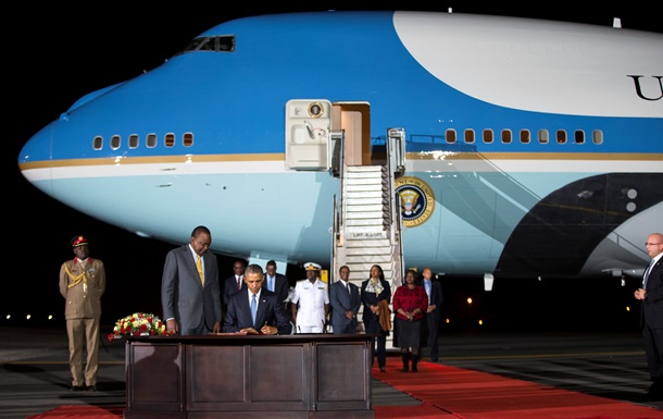 Обама прибыл в Кению, на родину отца