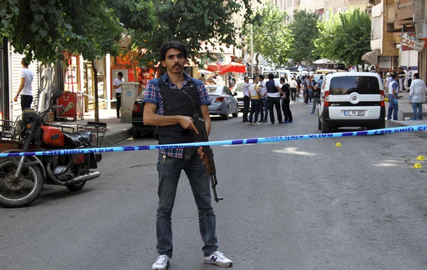 Неизвестный открыл огонь в турецкой гостинице, есть жертвы