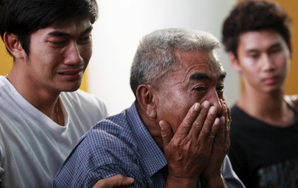 Родственники погибших от взрыва в Бангкоке
