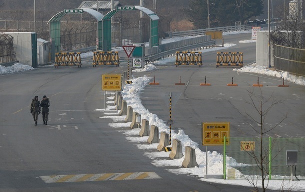 Южная Корея прекращает работу громкоговорителей на границе с КНДР