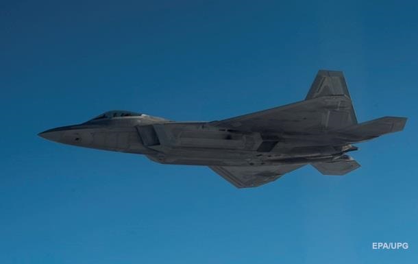 США перебросили в Европу истребители F-22 