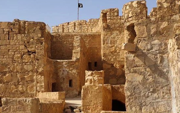 Боевики Исламского государства разрушили часть храма в Пальмире