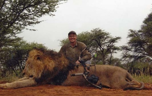 Американский дантист, застреливший льва Сесила, вышел на работу