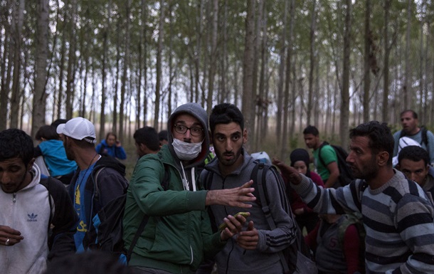 В Венгрии полицейские применили слезоточивый газ против беженцев