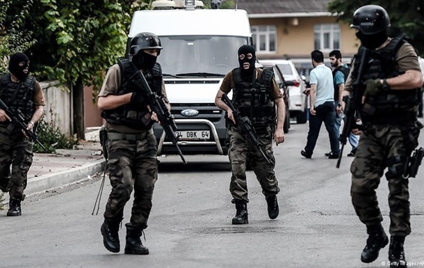 В Турции в результате теракта погибли двое полицейских 