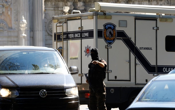 В Турции в результате подрывов погибли пять полицейских