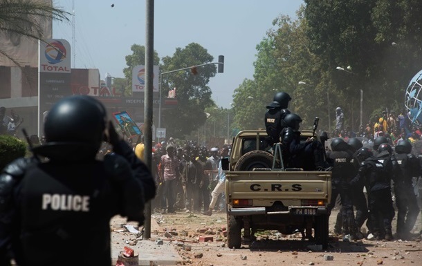 Переворот в Буркина-Фасо: закрыли границы и ввели комендантский час