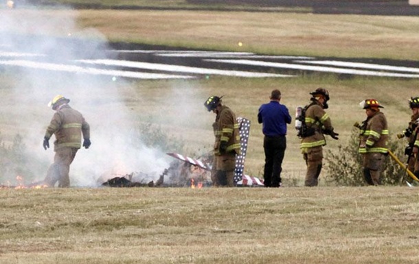 В США легкомоторный самолет разбился около школы