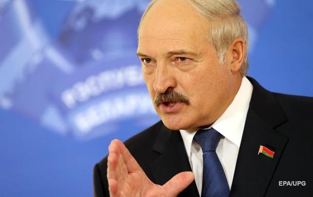 Лукашенко попросил Украину не подбрасывать людей с оружием