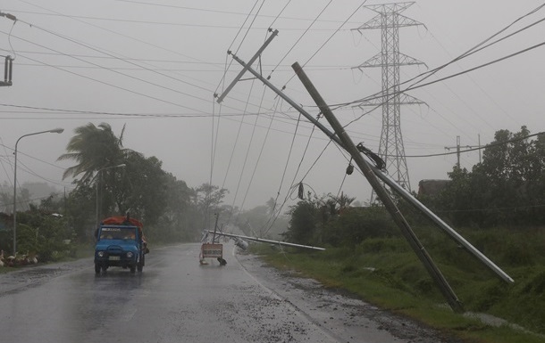На Филиппины обрушился мощный тайфун Коппу