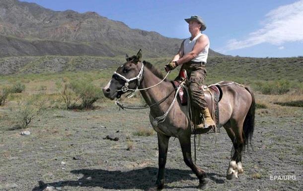 Глава разведки США рассказал о Путине на белой лошади в Сирии