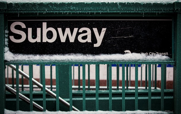 В метро Нью-Йорка мужчина ножом ранил четверых