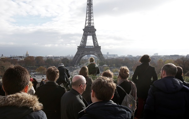 Париж снова закрыл Эйфелеву башню для входа