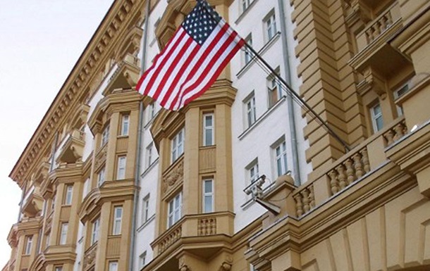 Посольство США в России потроллило газету Известия 