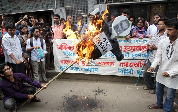 Протесты в Бангладеш: власти заблокировали Facebook, Viber и WhatsApp