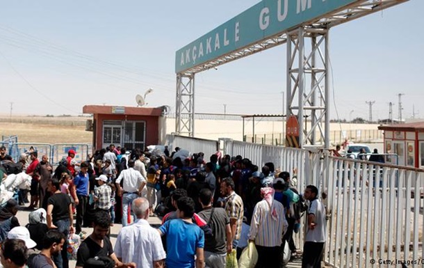 ООН: 30 тысяч сирийских беженцев скопились на границе с Турцией