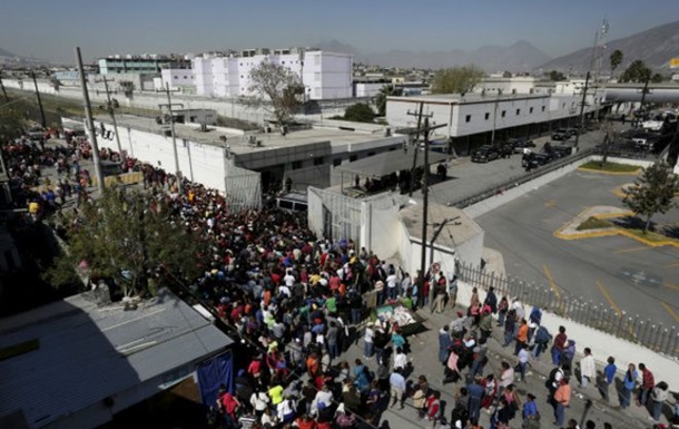 В стычке банд в мексиканской тюрьме погибли 52 человека