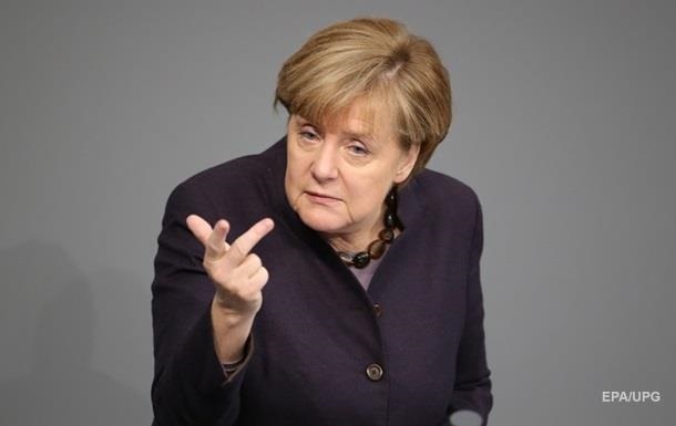 Меркель готова снять санкции с России – Reuters
