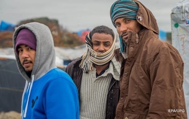 Французские власти выселяют беженцев из Кале