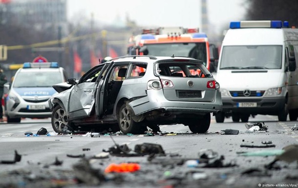 Взрыв авто в Берлине: полиция подозревает "русскую мафию"
