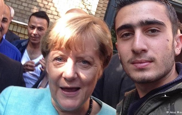 Автор селфи с Меркель: Сравнения с террористом ошибочны