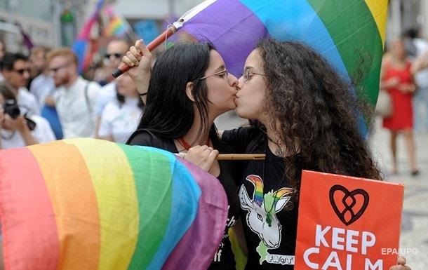 В Италии узаконили однополые союзы